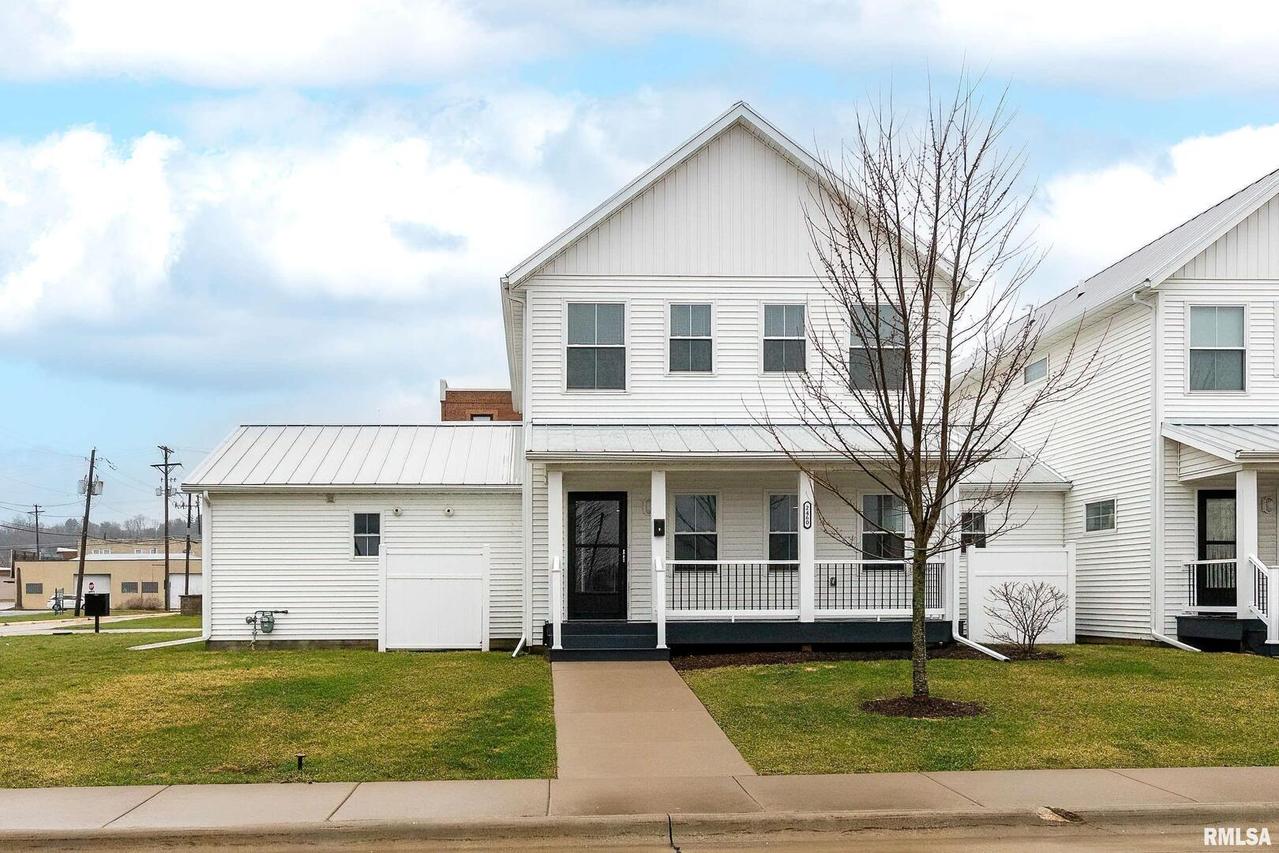 2460 3rd Ave., Rock Island, IL 61201
