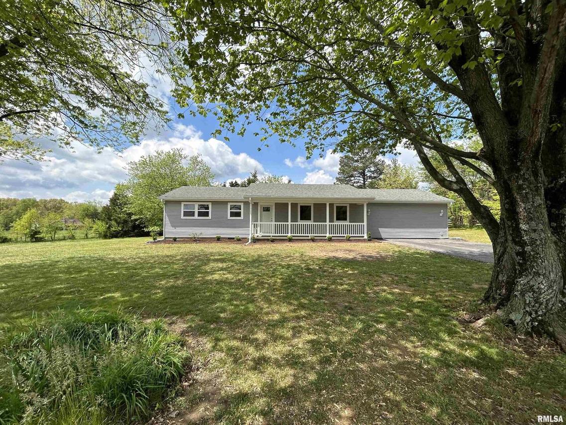 12119 Poordo Rd., Pittsburg, IL 62974