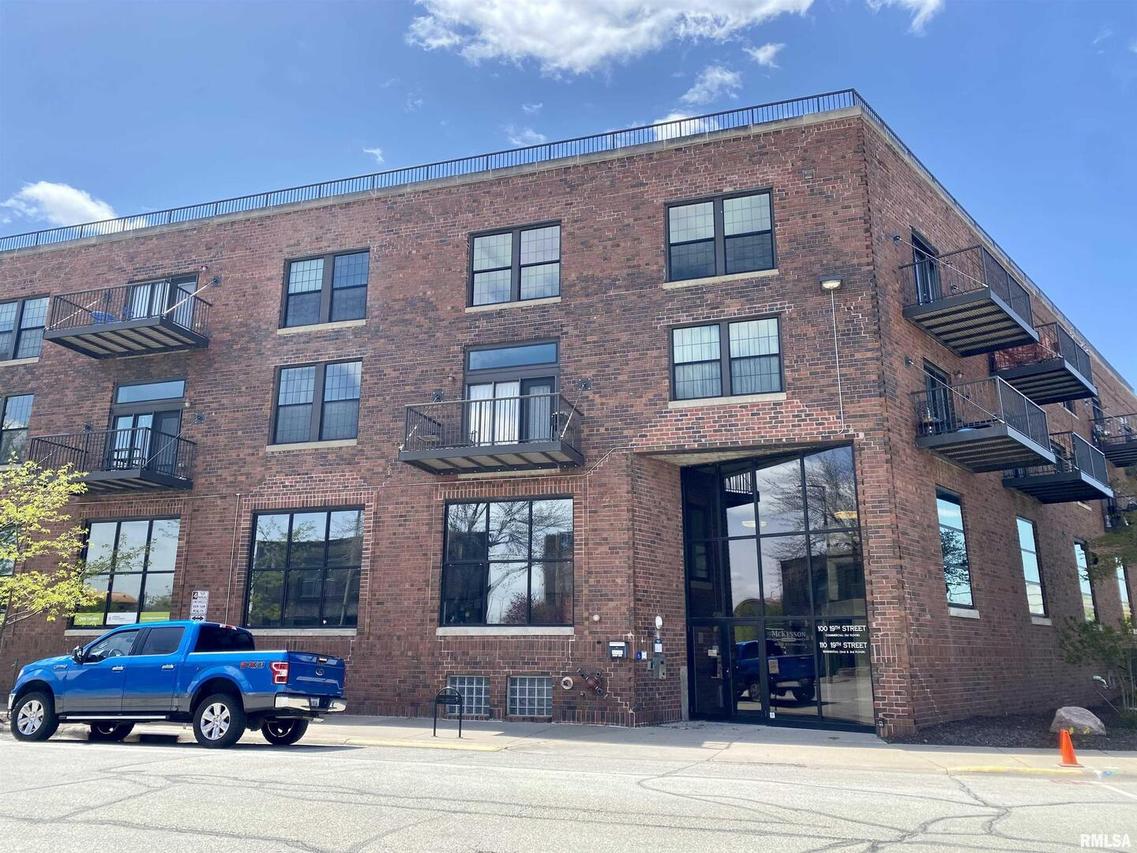 110 19th St. #203, Rock Island, IL 61201