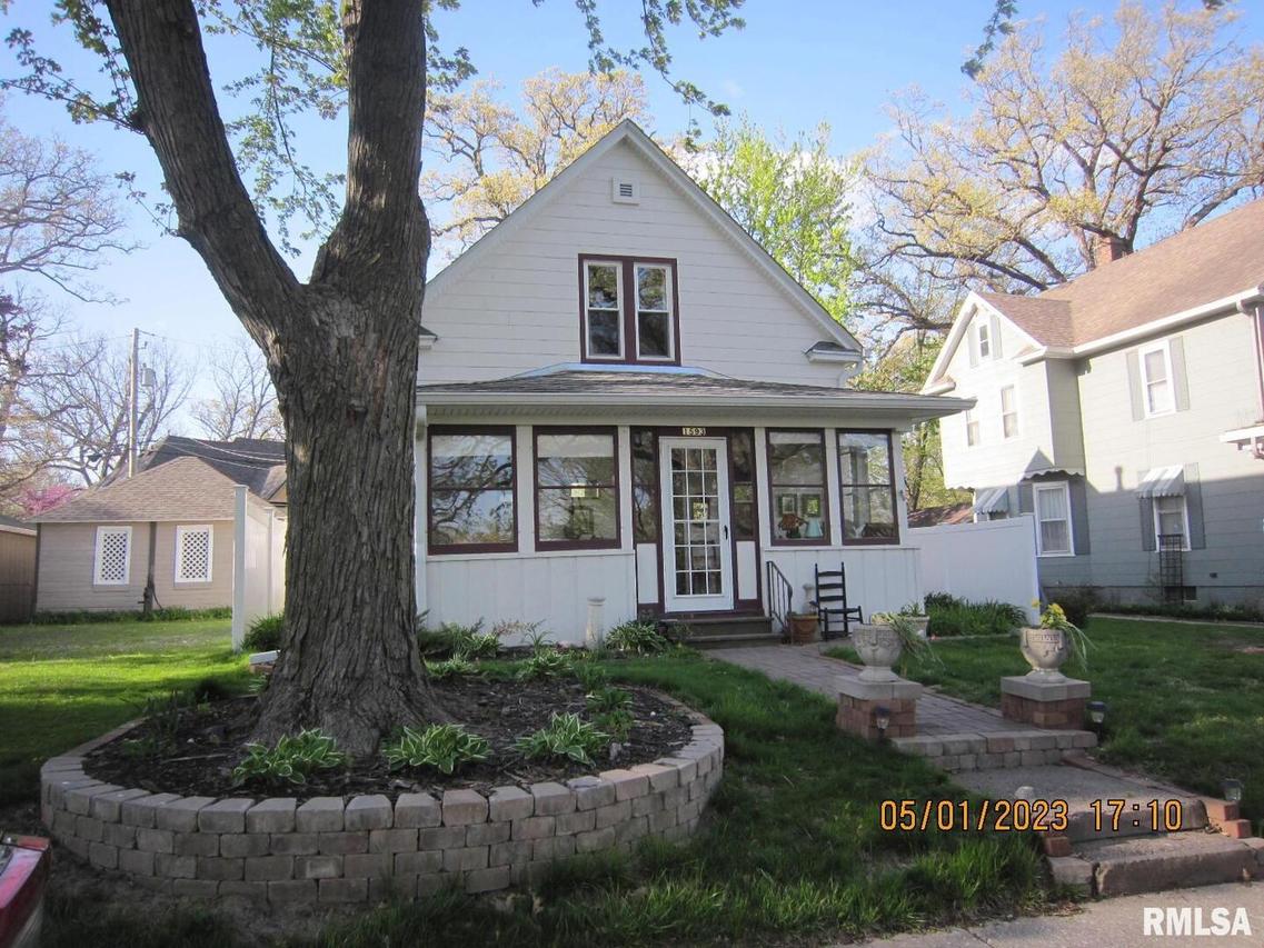 1593 34th Ave., Moline, IL 61265