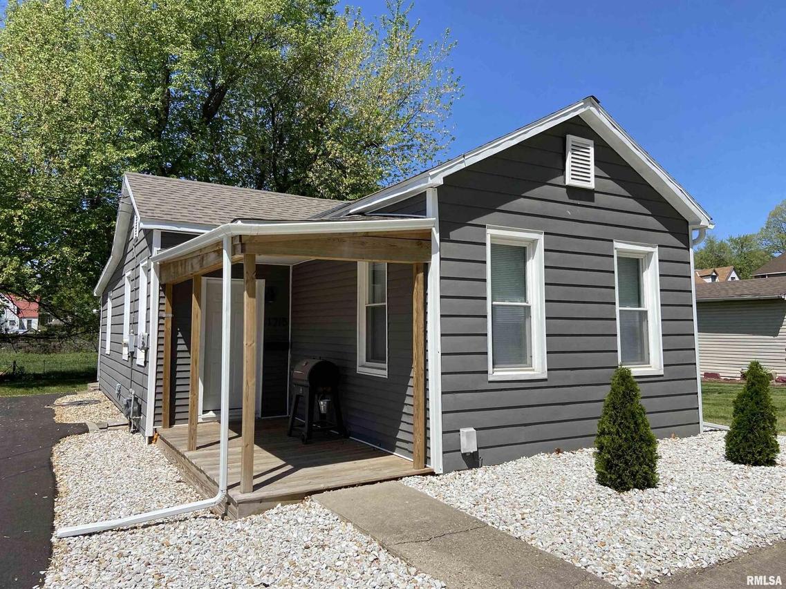 1215 N 7th St., Quincy, IL 62301