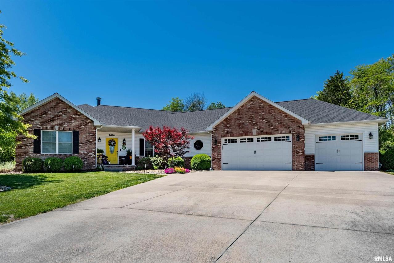 606 Deer Trail, Carbondale, IL 62901