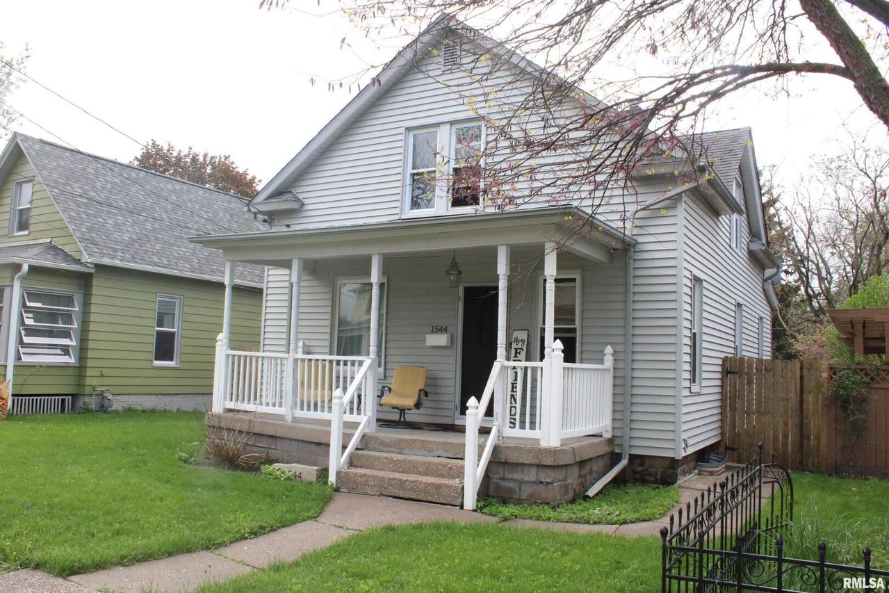 1544 29th Ave., Moline, IL 61265