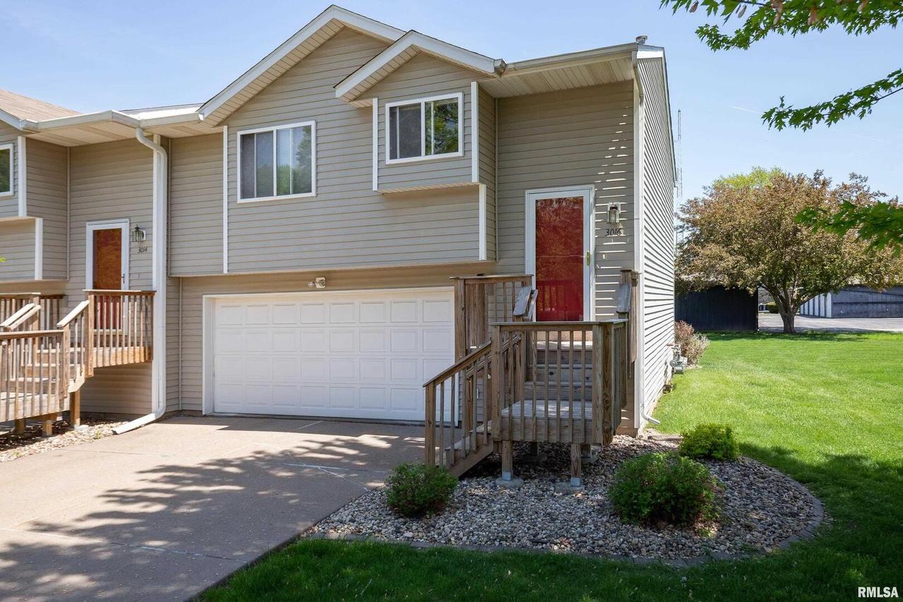3016 3rd St., Moline, IL 61265