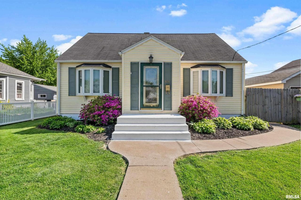 1614 27th Ave., Moline, IL 61265