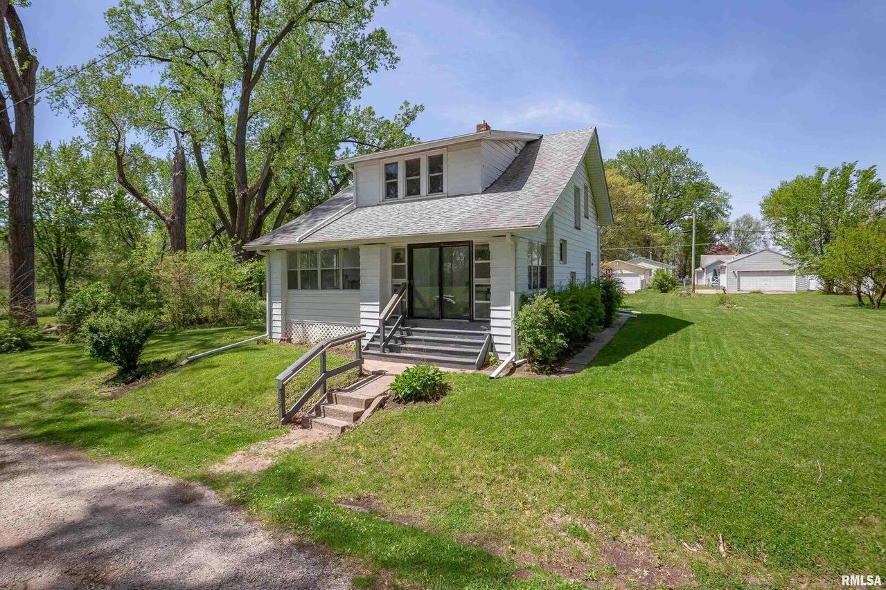 369 23rd St., East Moline, IL 61244