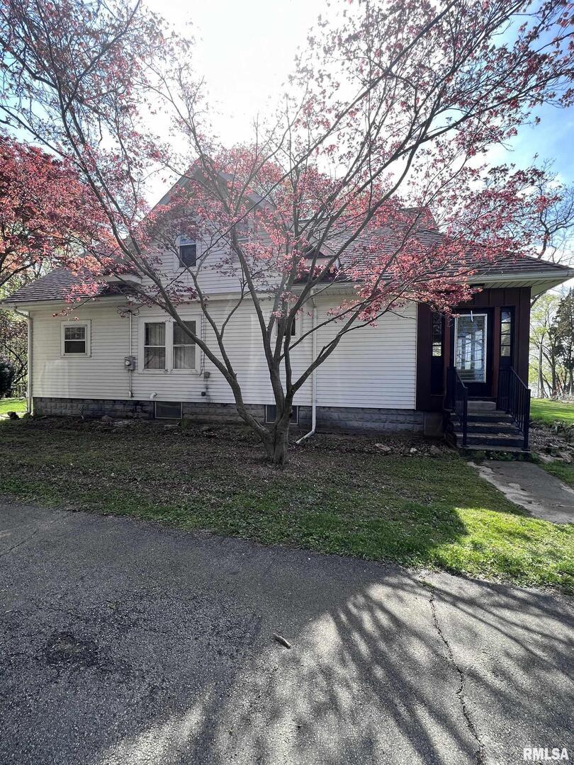 702 Main Ave., Cordova, IL 61242