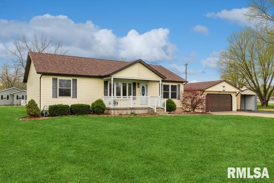 402 2nd Ave., Andalusia, IL 61232