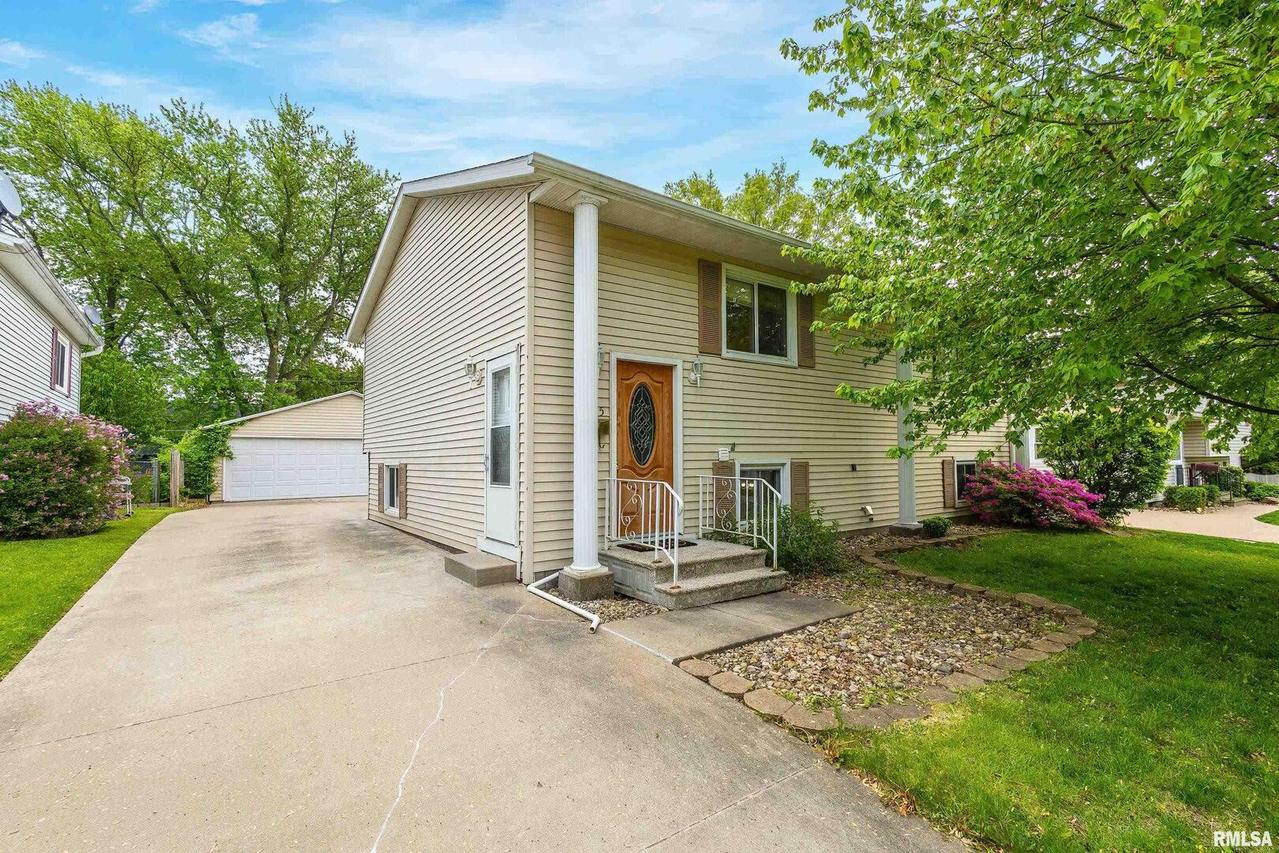 5515 31st Avenue Ct., Moline, IL 61265