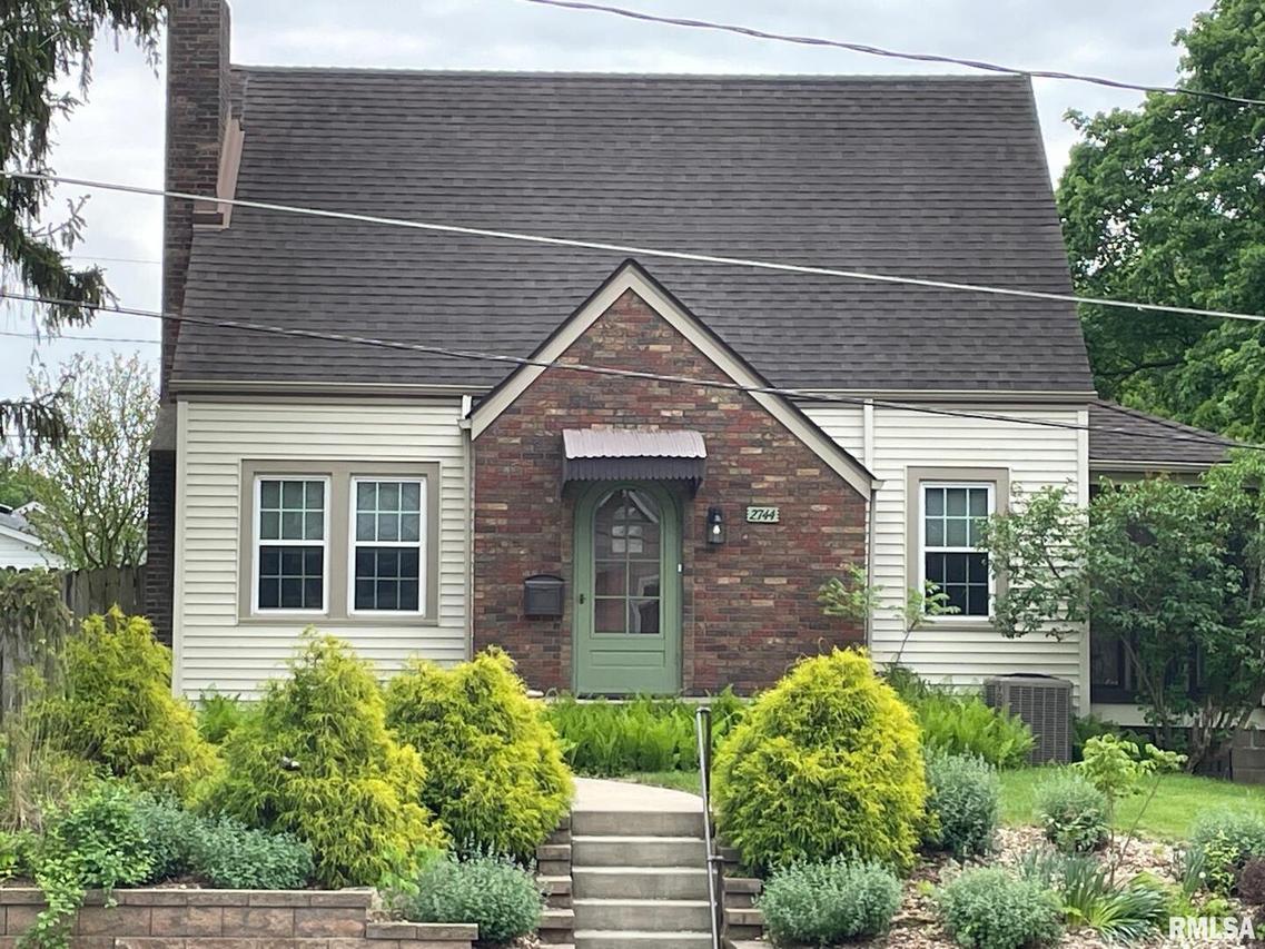 2744 11th Ave., Moline, IL 61265