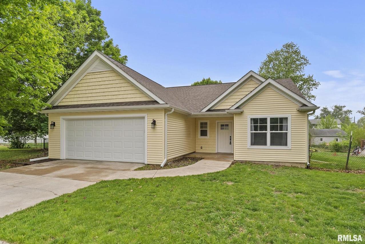 1903 13th St., Viola, IL 61486