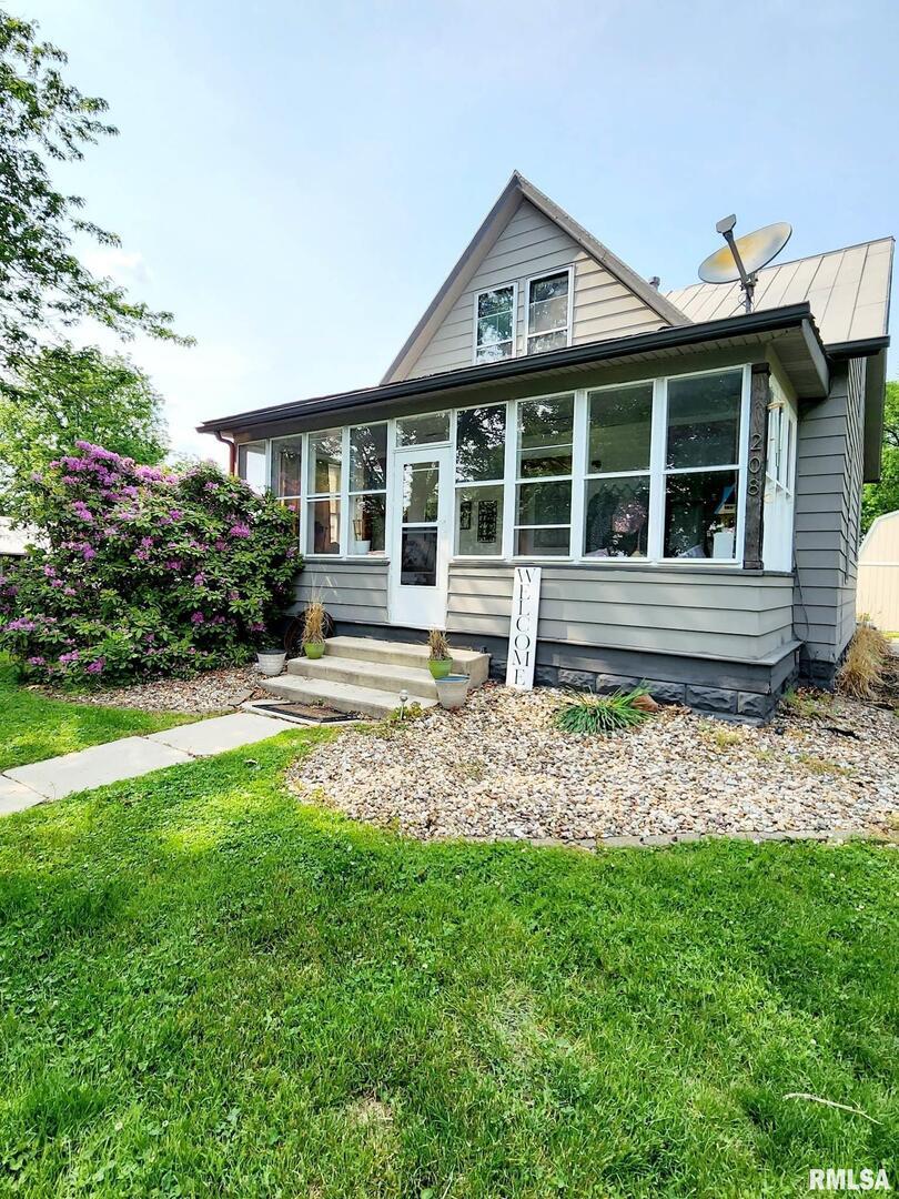 208 Houston St., Coatsburg, IL 62325