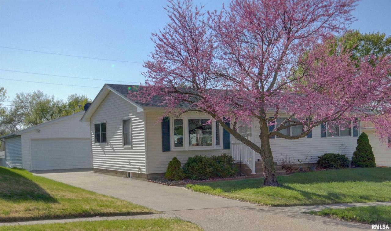 8102 W 7th St., Rock Island, IL