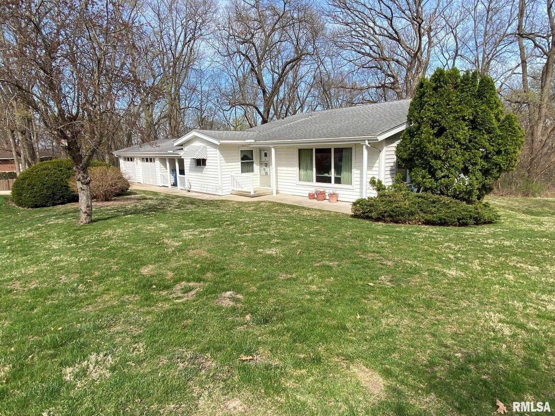 8 Forestview Dr., Coal Valley, IL 61240