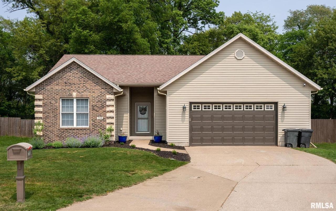 708 Chestnut Dr., Colona, IL 61241