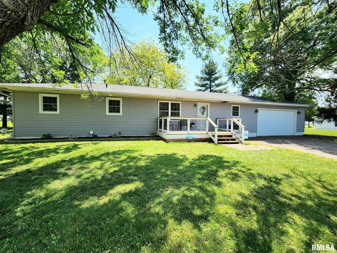 201 Sycamore St., Ursa, IL 62376