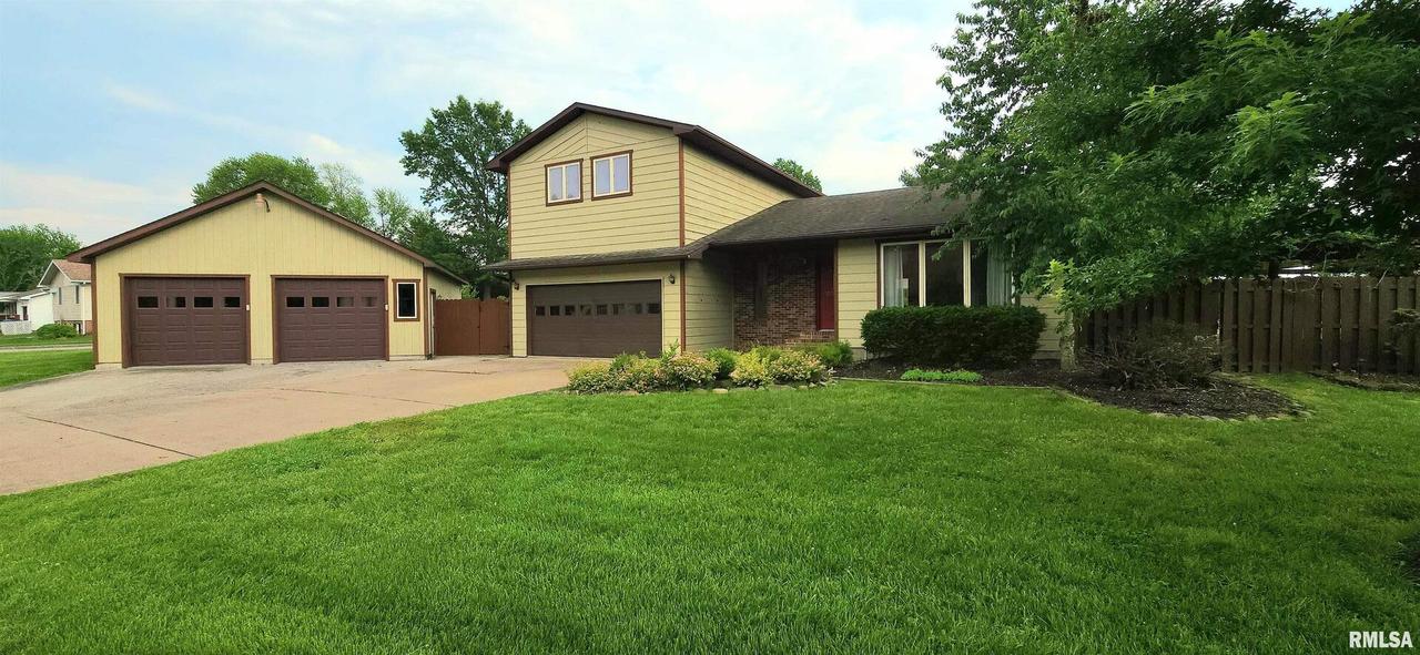 1001 Meadowlark Dr., Carterville, IL 62918