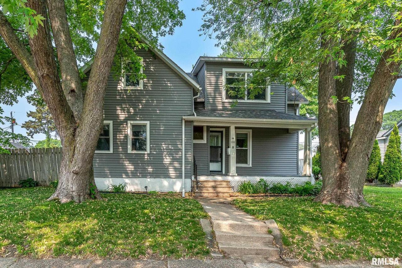 1315 15th St. #A, Moline, IL 61265