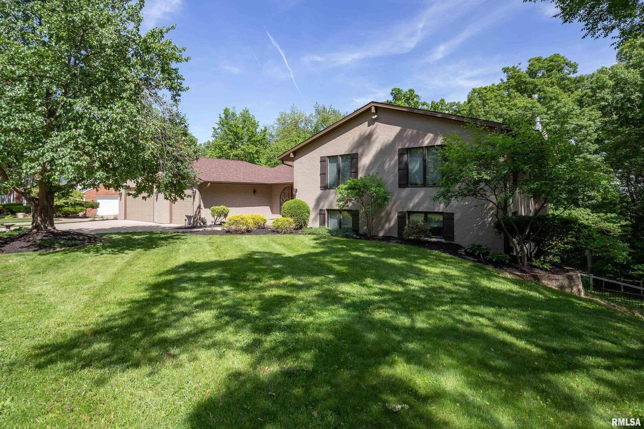 14 Velie Dr., Moline, IL 61265