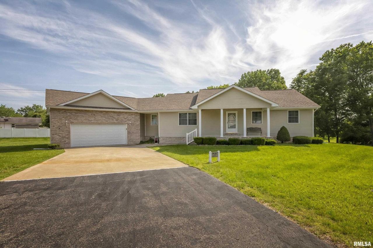 406 Abby Dr., Carterville, IL 62918