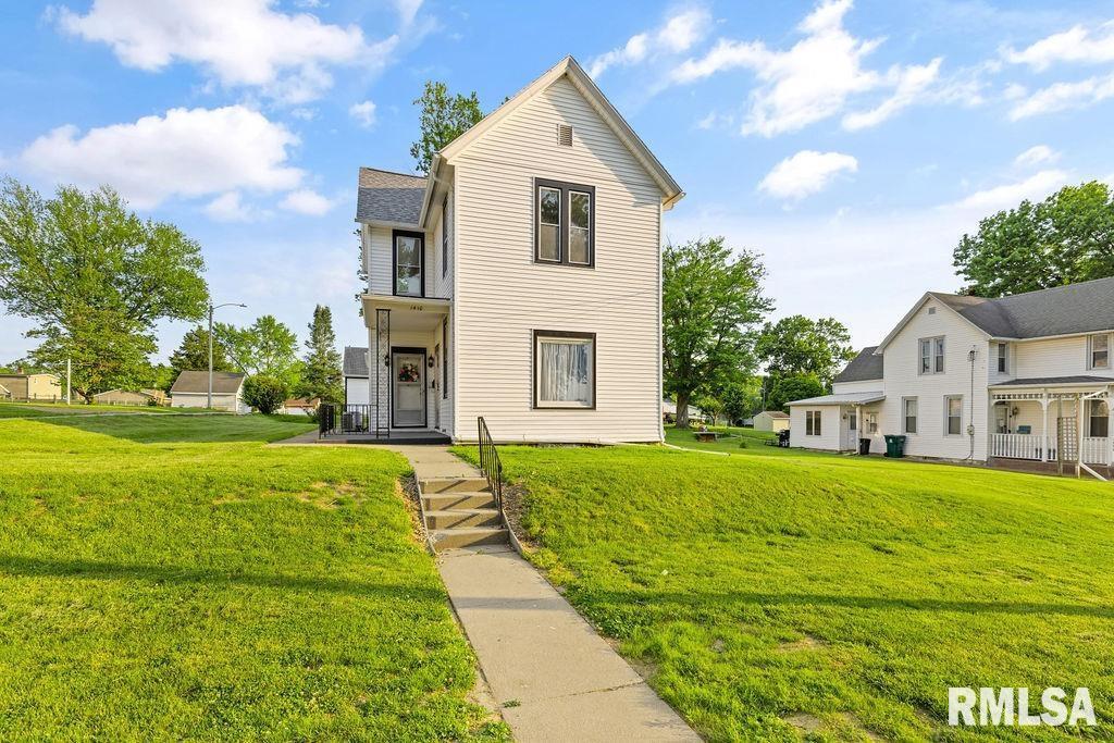 1410 Adams St., Quincy, IL 62301