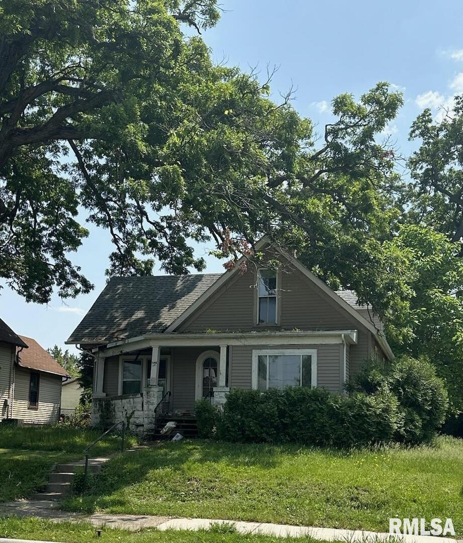 1140 12th Ave., Moline, IL 61265