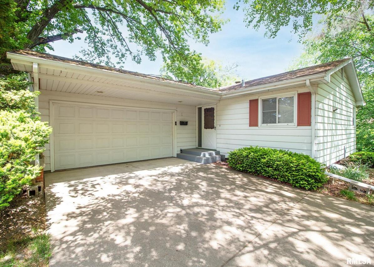 2626 44th Street Ct., Moline, IL 61265