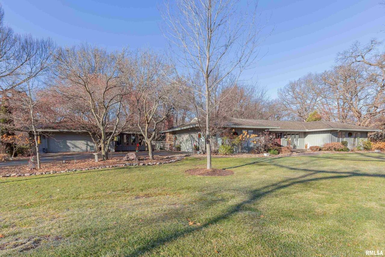 10 Timber Ridge Dr., Coal Valley, IL 61240