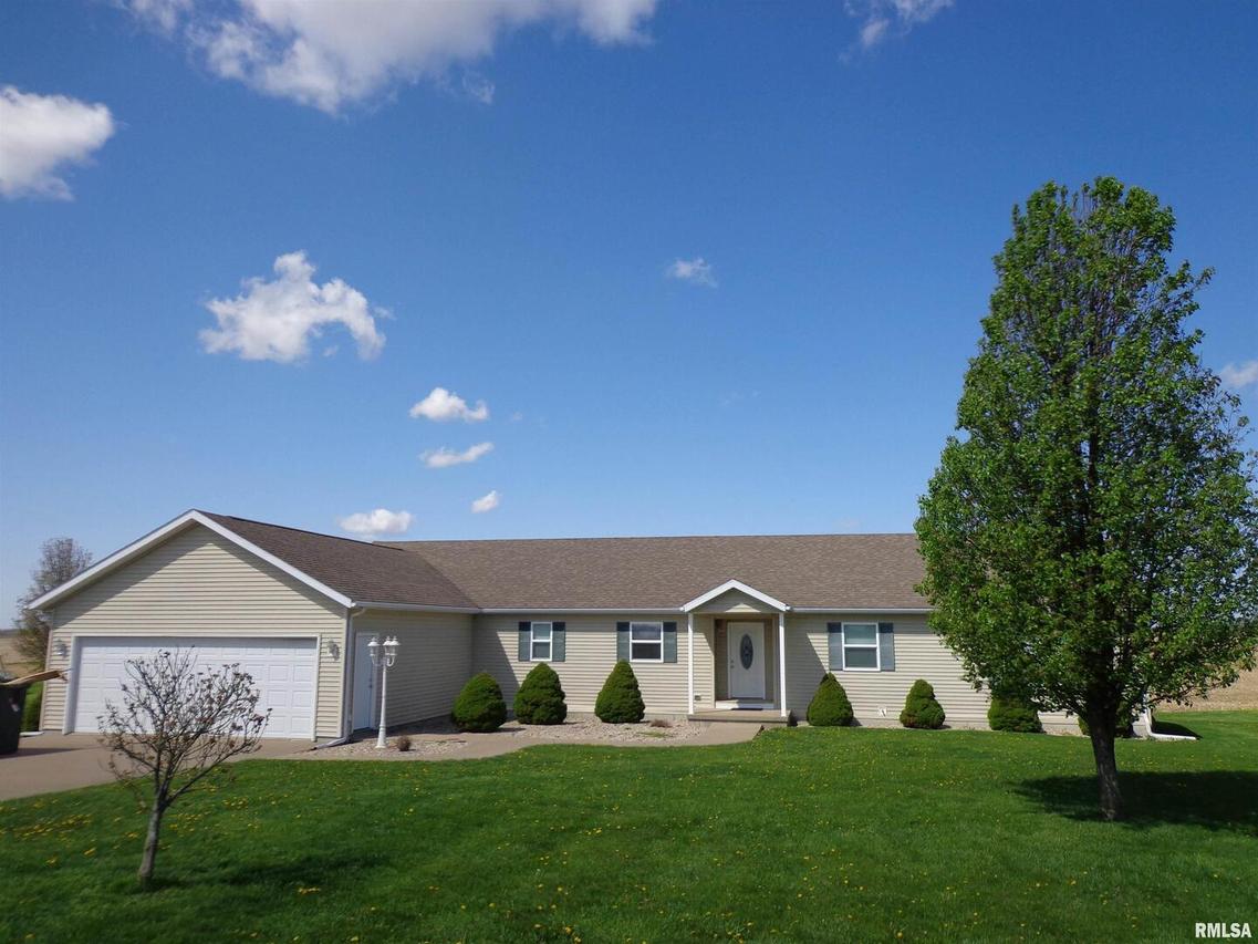 1915 Fairview Ct., Mendon, IL 62351