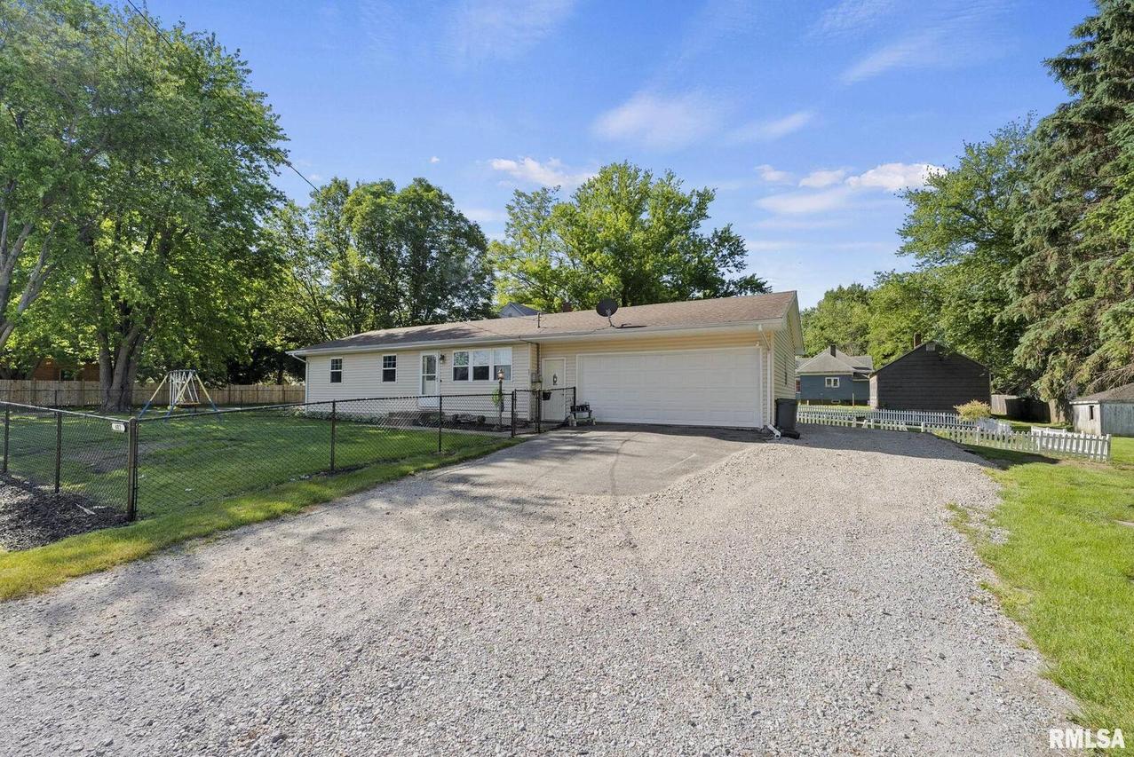 402 NW 6th St., Aledo, IL 61231