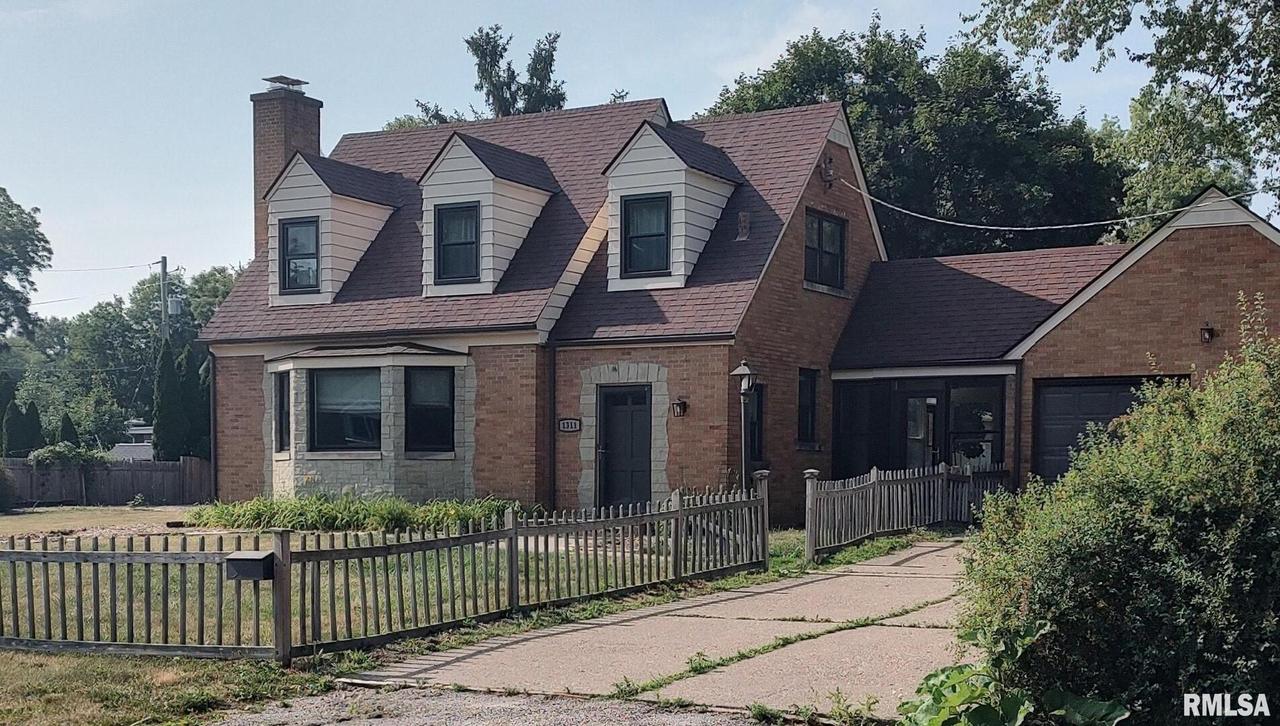 1311 33rd Ave., Moline, IL 61265
