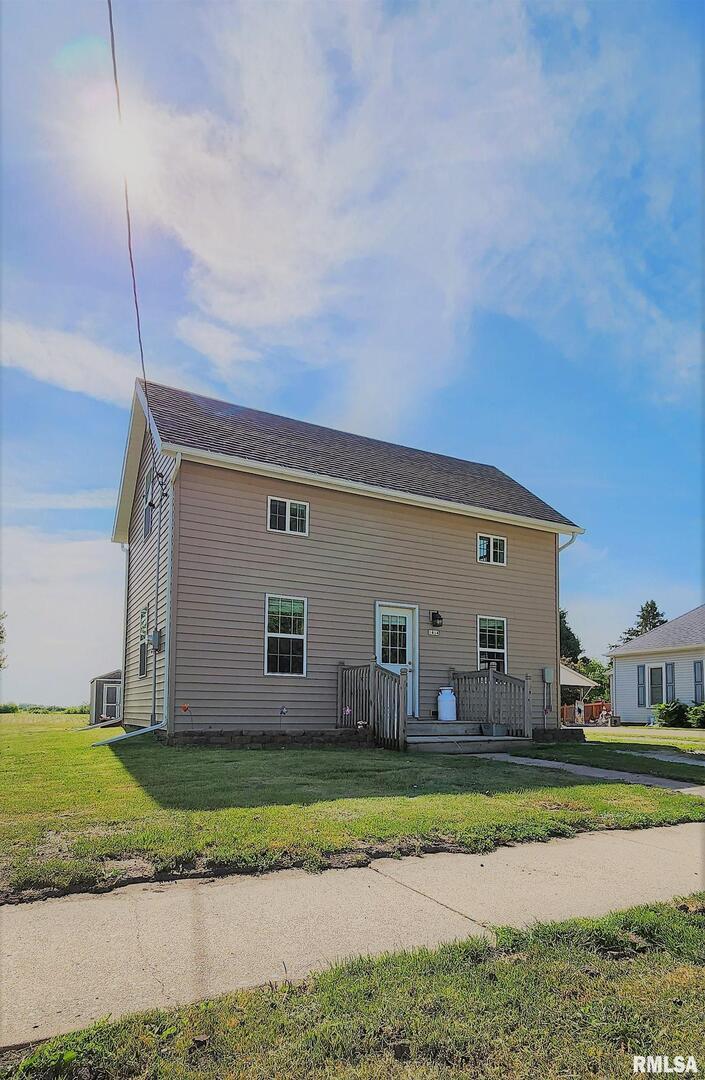 1414 18th St., Viola, IL 61486