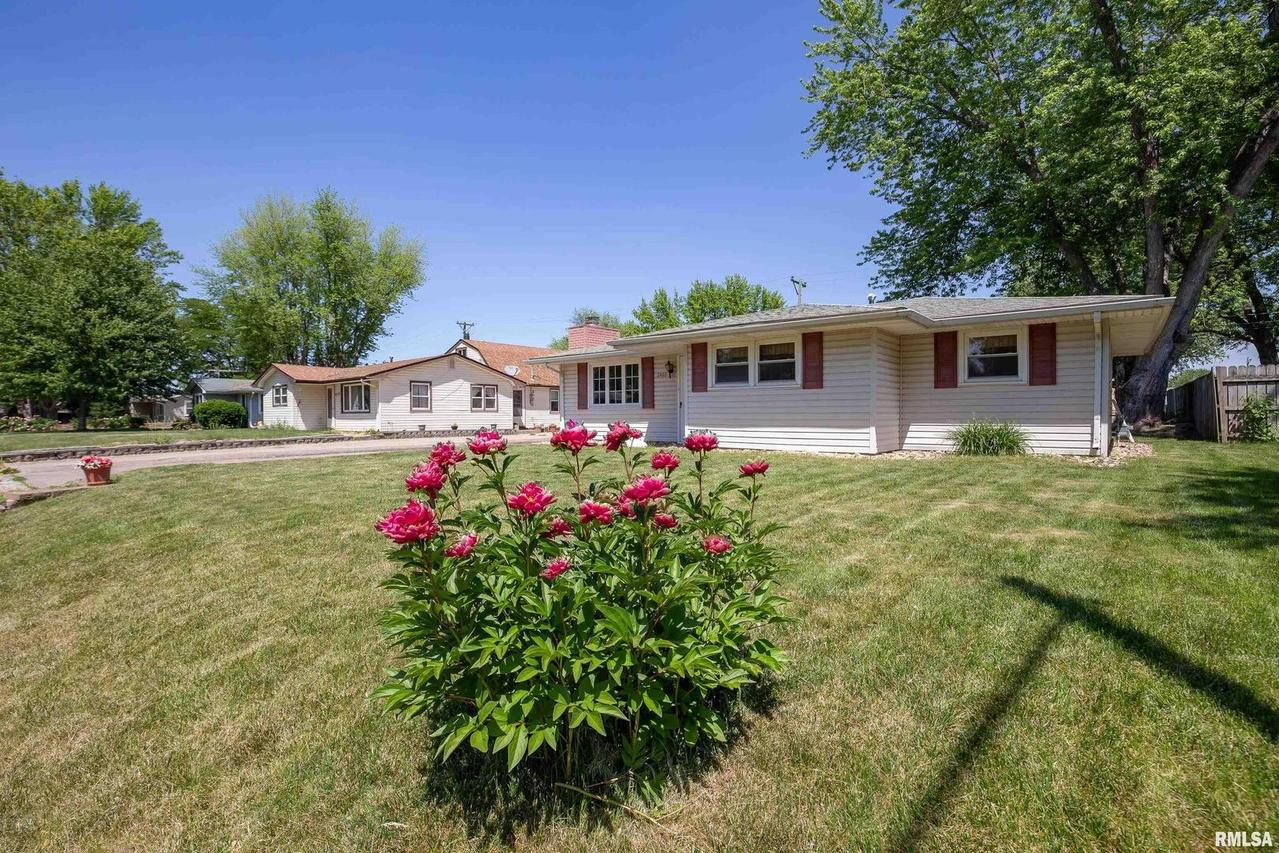 2403 11th St., Silvis, IL 61282