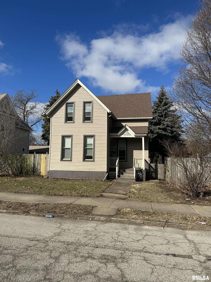 822 15th St., Rock Island, IL 61201