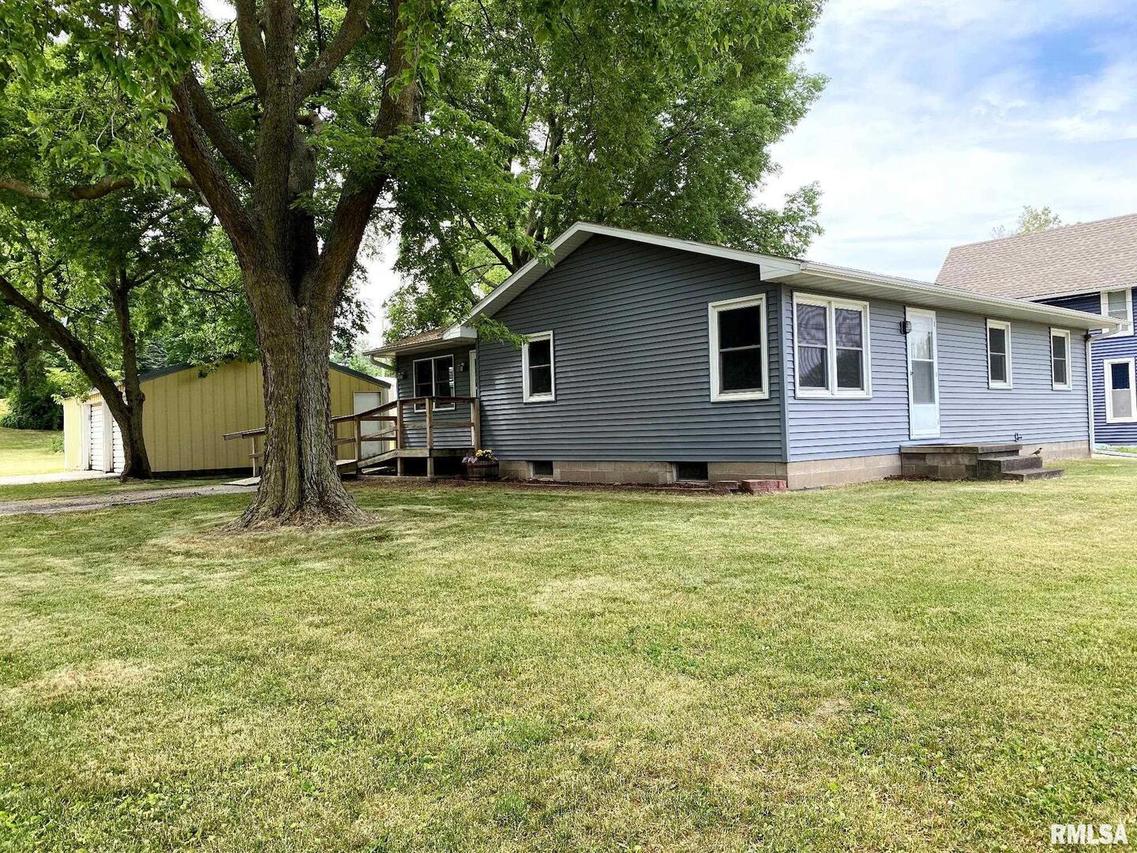 407 N Bluff St., Albany, IL 61230