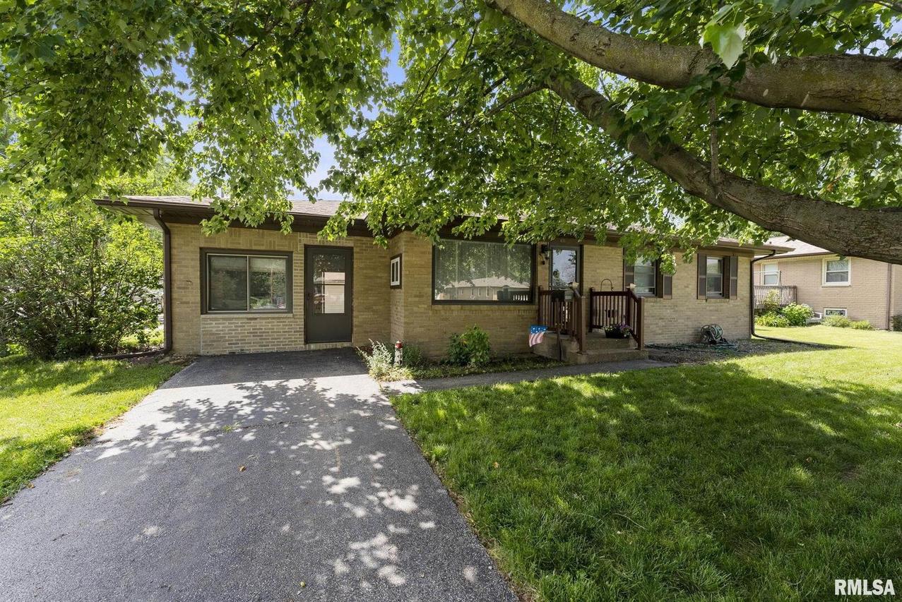 410 W 4th St., Andalusia, IL 61232