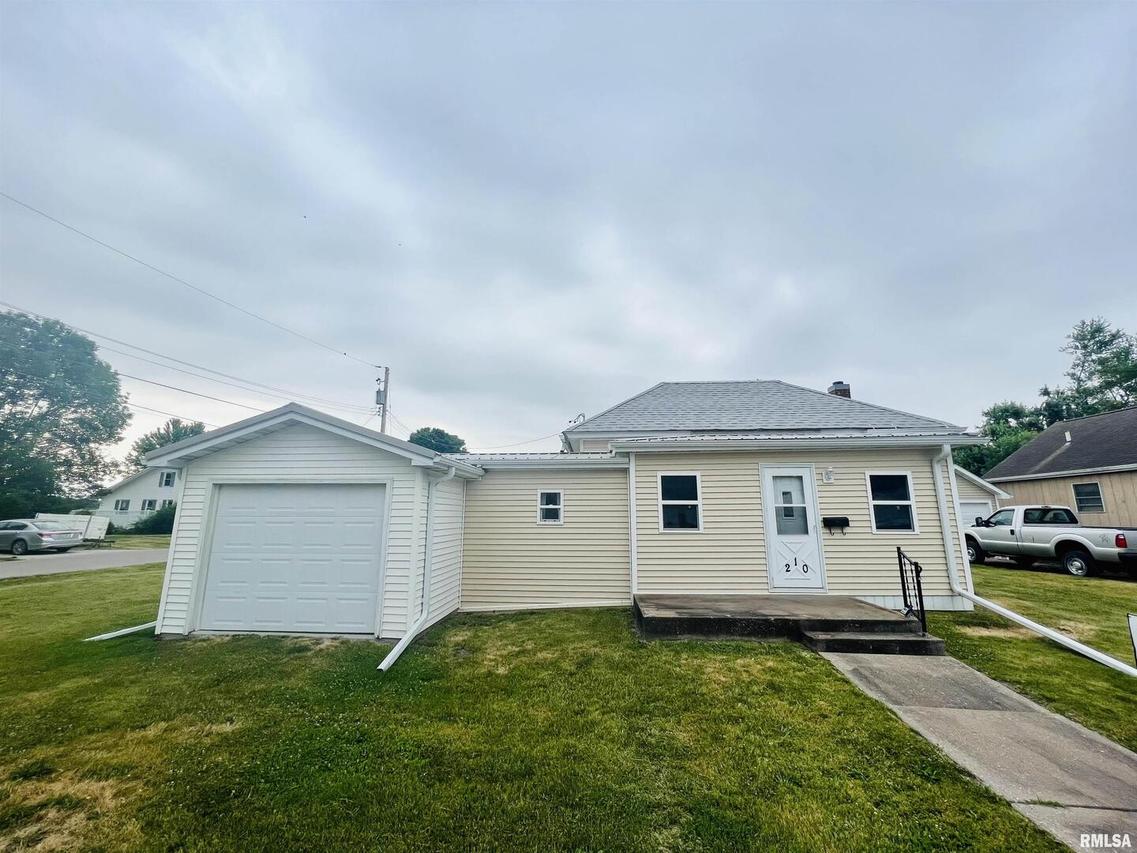 210 NE 7th Ave., Aledo, IL 61231