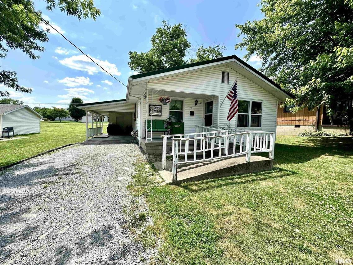1421 S Mckinley St., Harrisburg, IL 62946