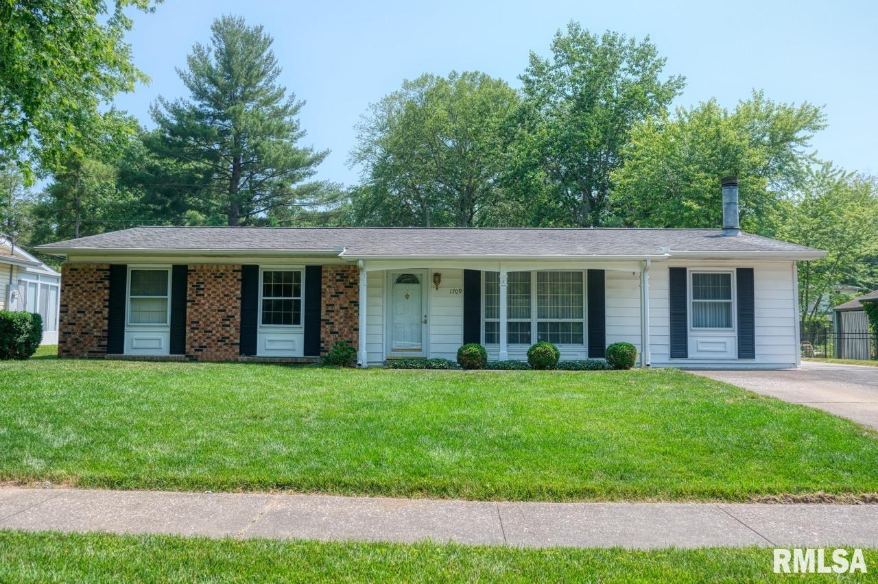 1709 W Freeman St., Carbondale, IL 62901