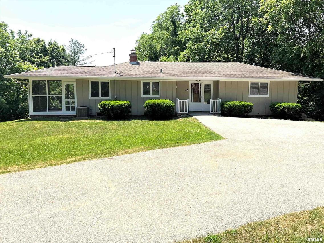 3745 40th Street Ct., Moline, IL 61265