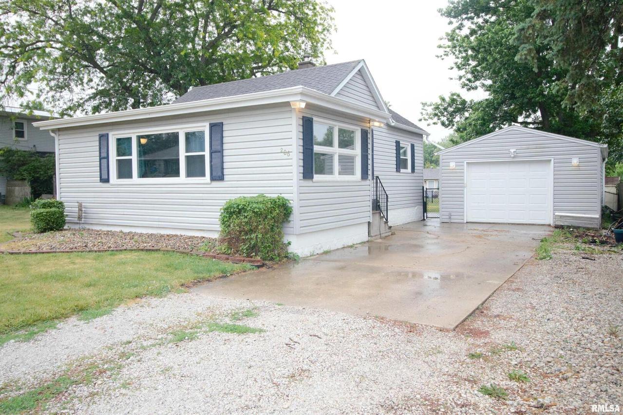 206 W A St., Alpha, IL 61413