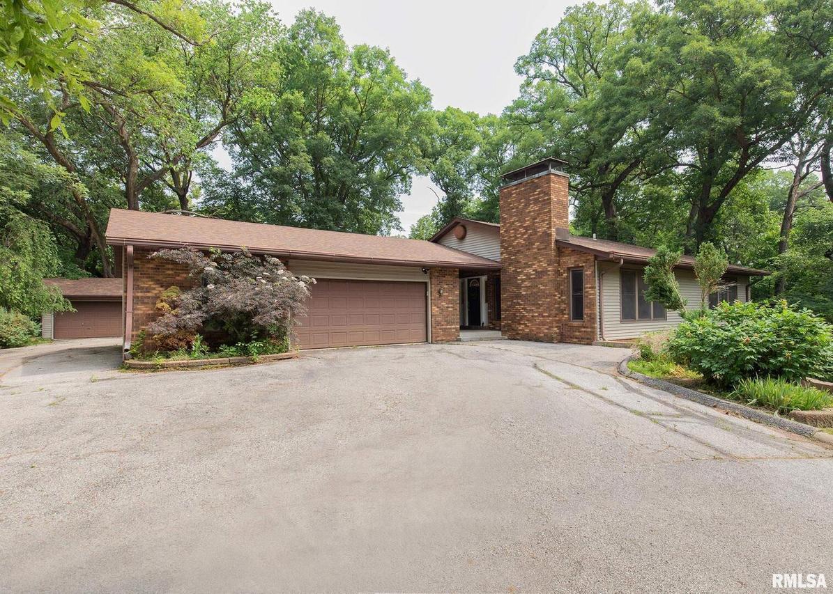 4305 10th Ave., Moline, IL 61265