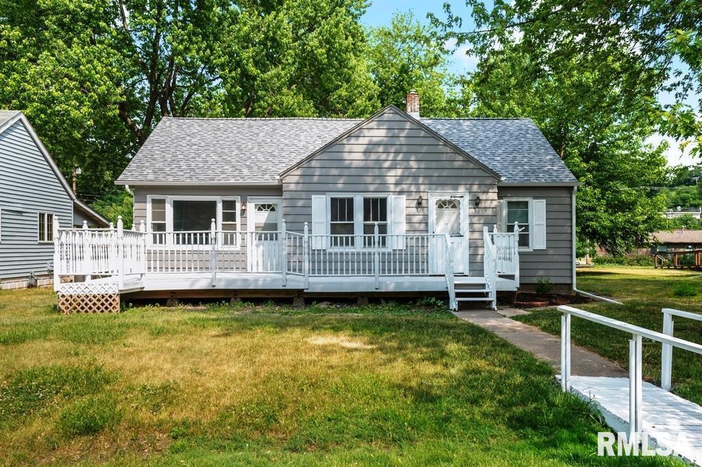 424 3rd Ave., Hampton, IL 61256