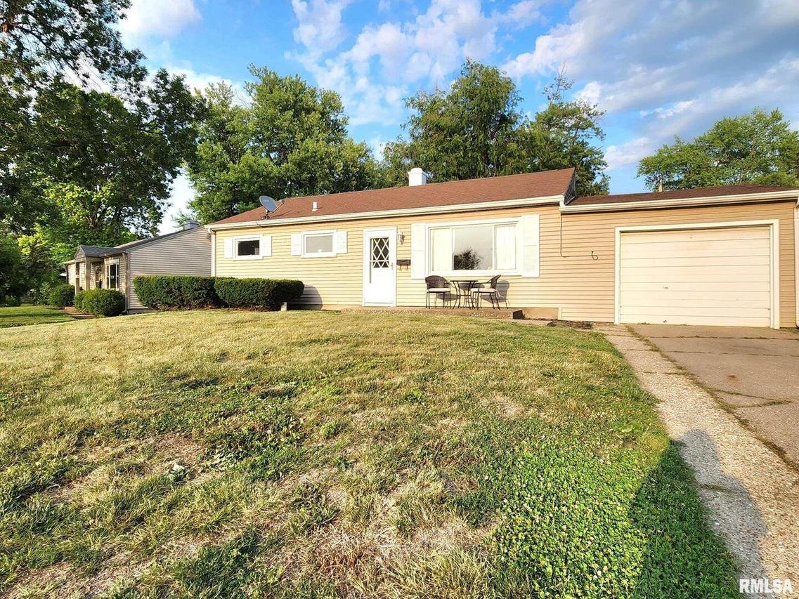 1703 Center Granview Dr., Quincy, IL 62301