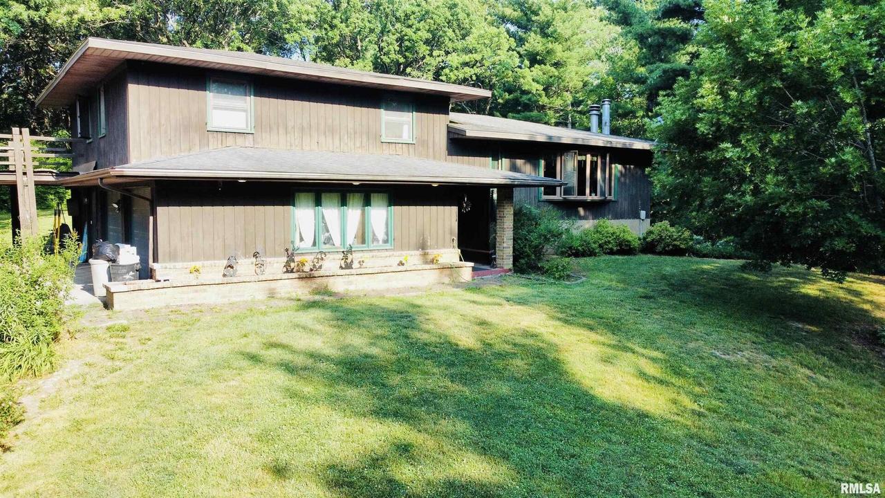 2684 85th Ave., Viola, IL 61486