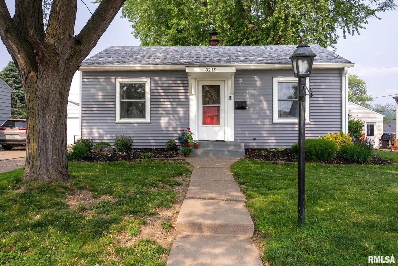 3219 25th St., Rock Island, IL 61201