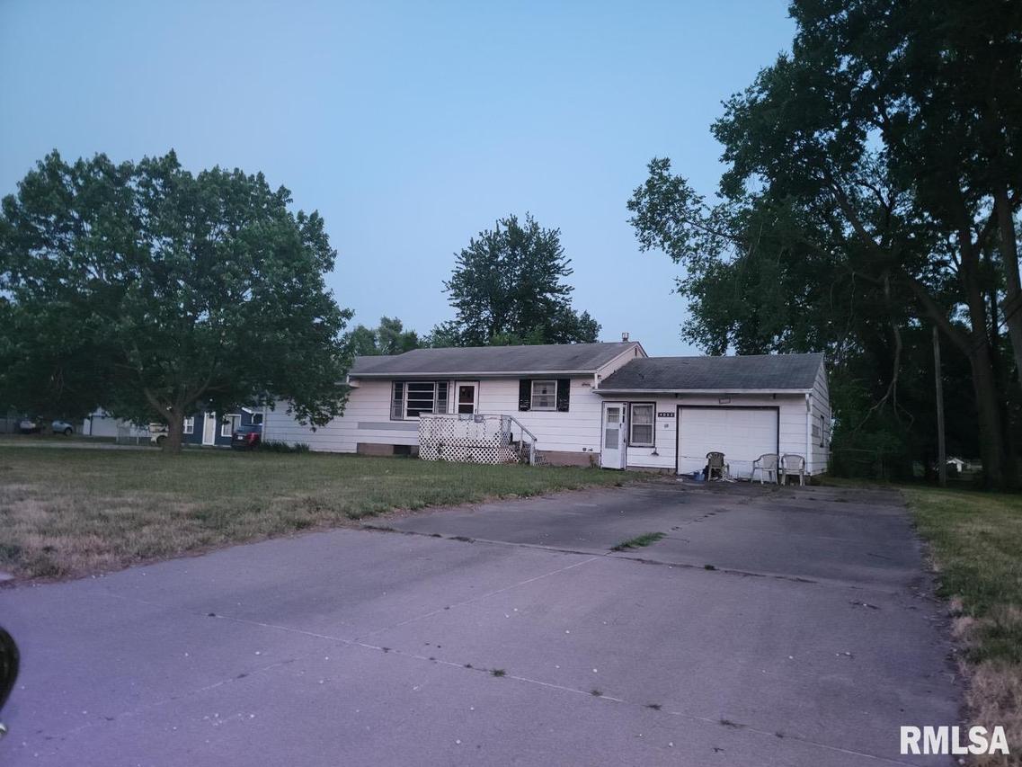 4002 Morton Dr., East Moline, IL 61244