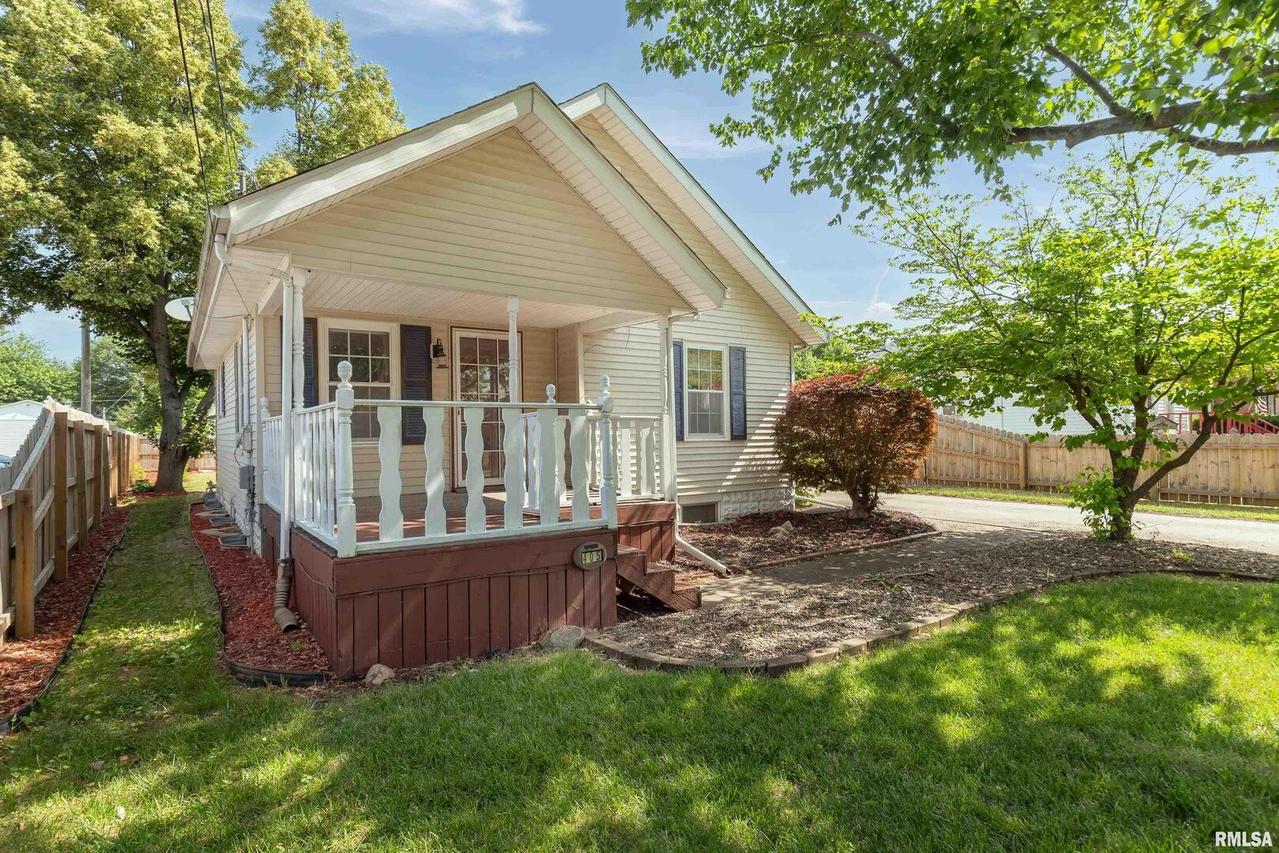 405 9th Ave., Silvis, IL 61282