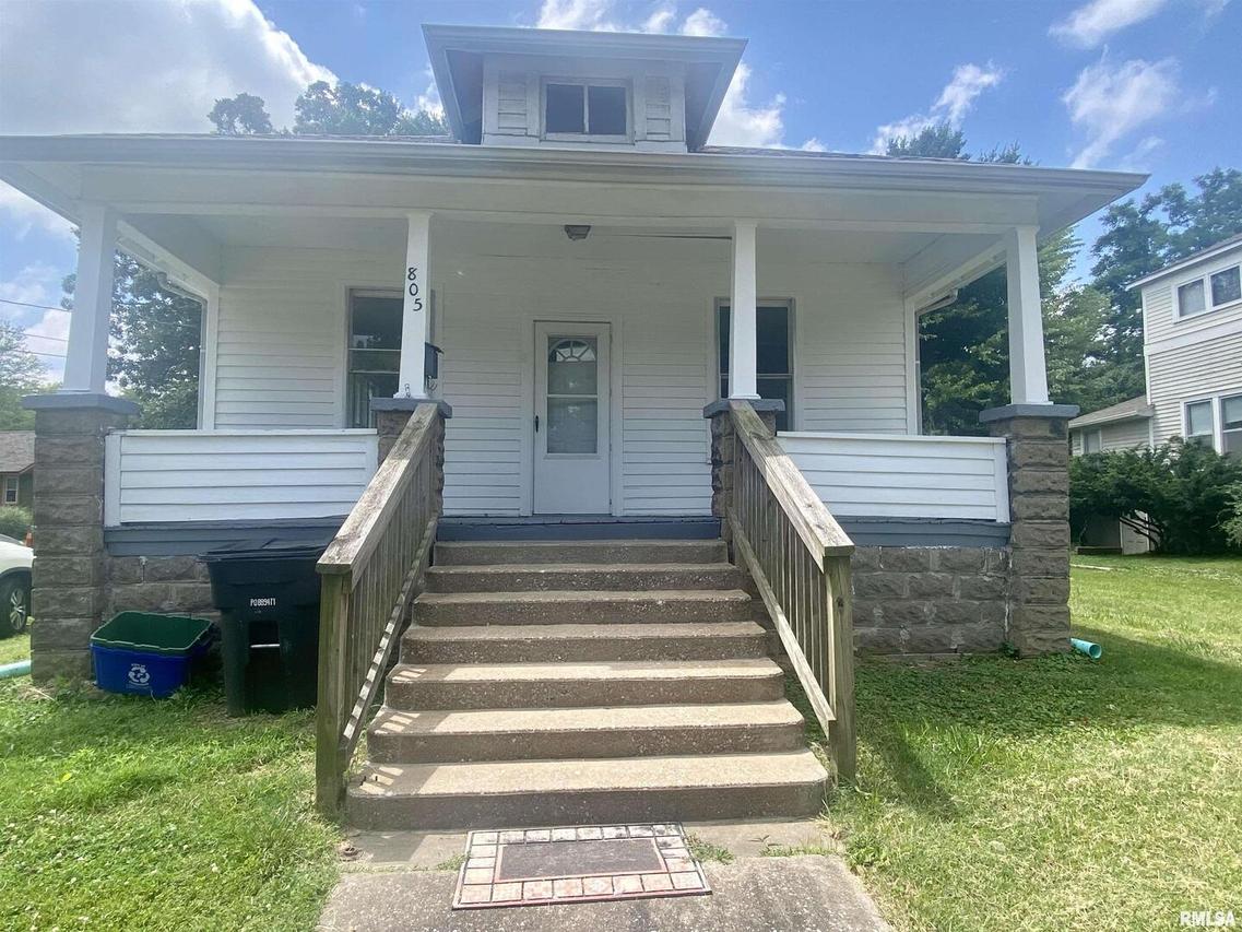 805 W Walnut St., Carbondale, IL 62901