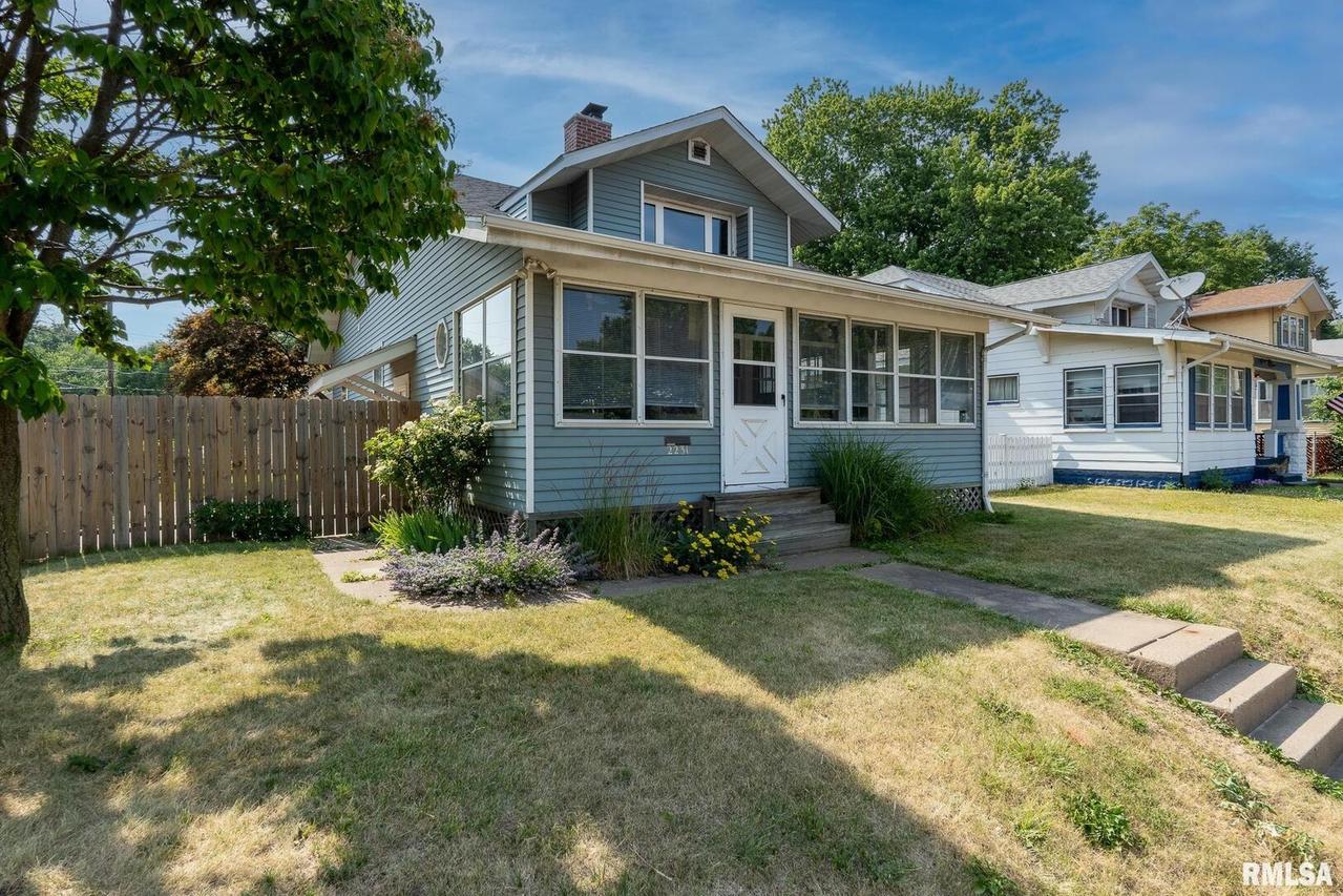 2231 7th St., Moline, IL 61265